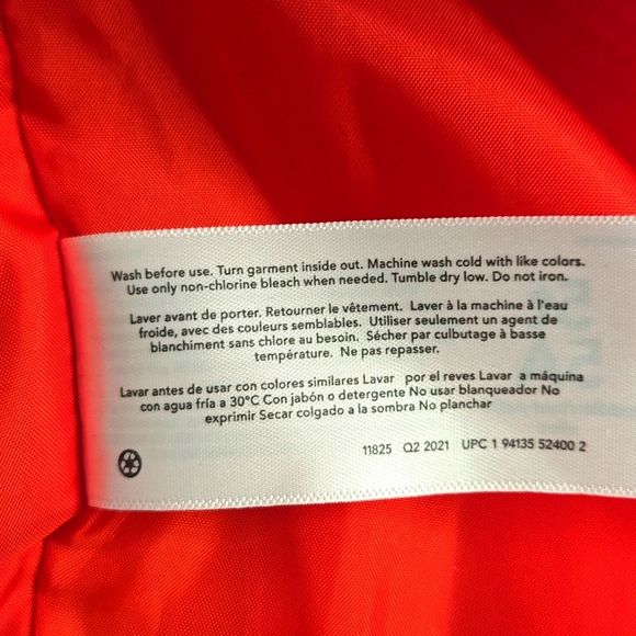 Carter's Puffer Vest. Red. Boys 5t. - Picture 7 of 7